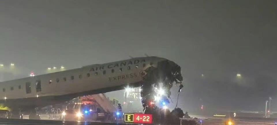 【纽约机场客机撞车机长副机长死亡】美国纽约机场接连发生事故据美国全国广播公司（N