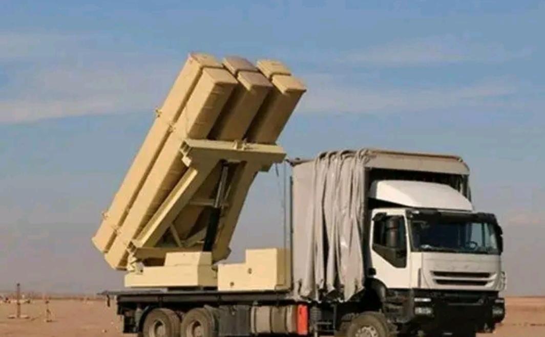 在以色列发布的打击视频中，伊朗一辆辆导弹发射车被摧毁，地面无人机停放地被火力覆盖