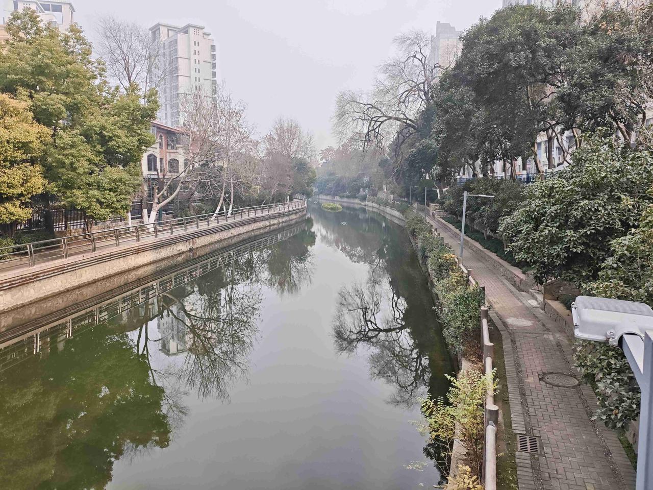 我的今日状态：😁冷，不想出门
我这里的天气：☀️阴天