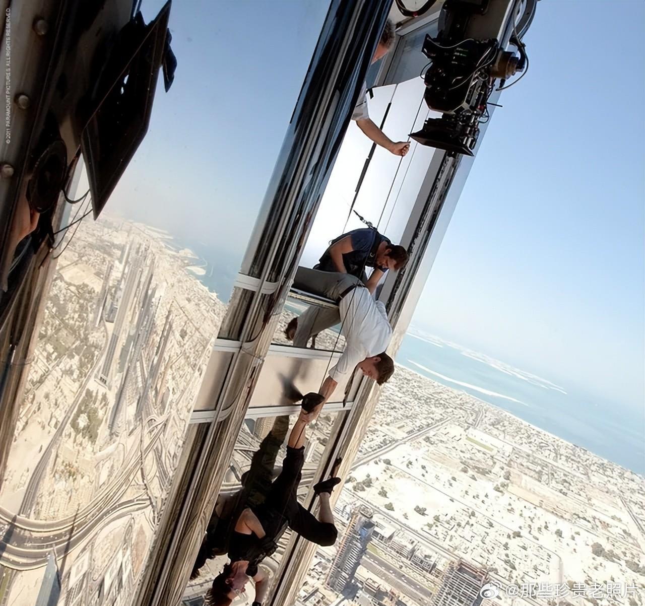 2011年，碟中谍：幽灵协议- 汤姆克鲁斯和杰瑞米雷纳在哈利法塔。 