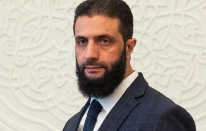 谁能料到，被制裁压得直不起腰的叙利亚，居然靠一个 “机灵鬼” 朱拉尼，硬生生从地