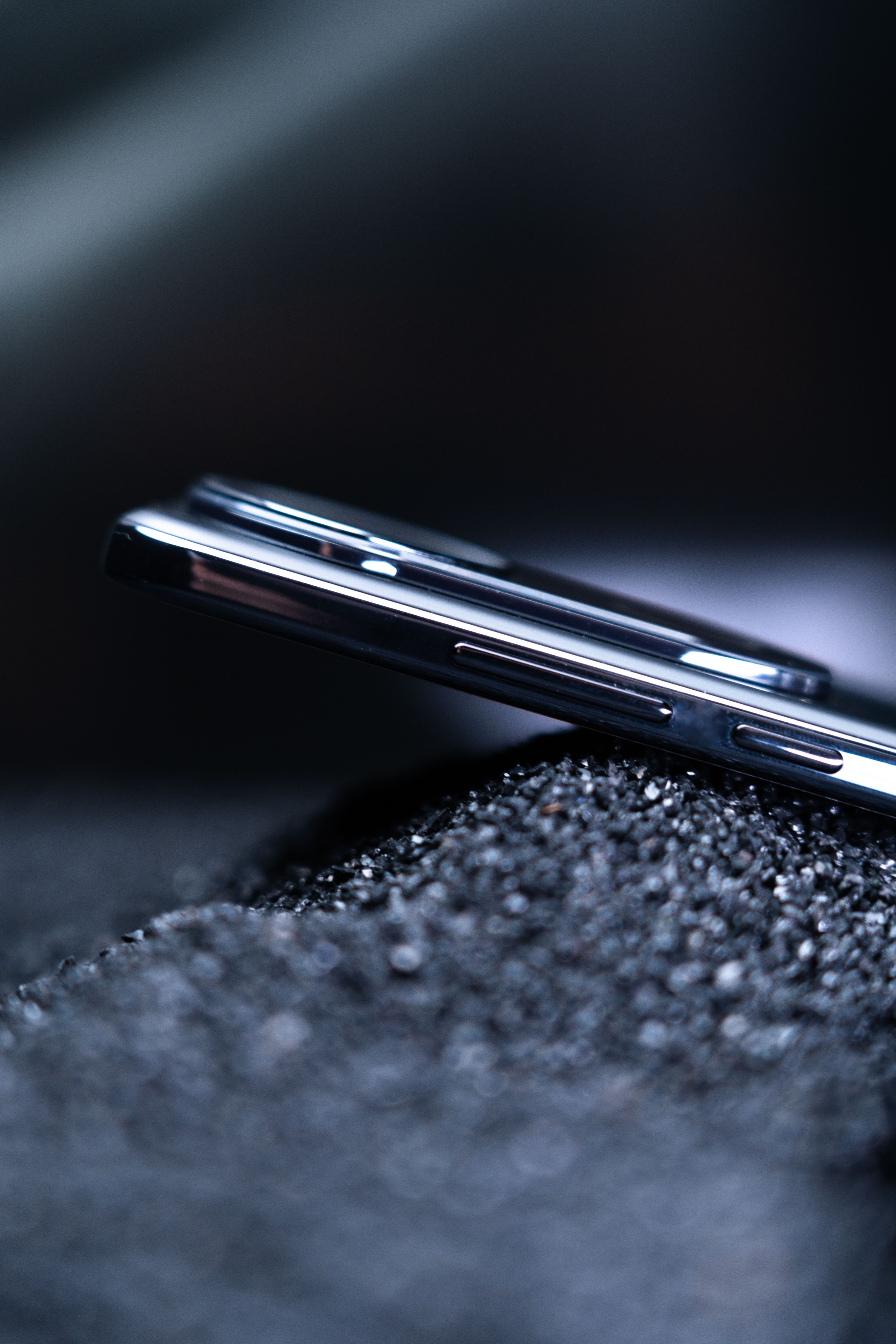 vivo S20 松烟墨 源自中国传统文化中的墨色，它不仅仅是一种颜色，更是一种