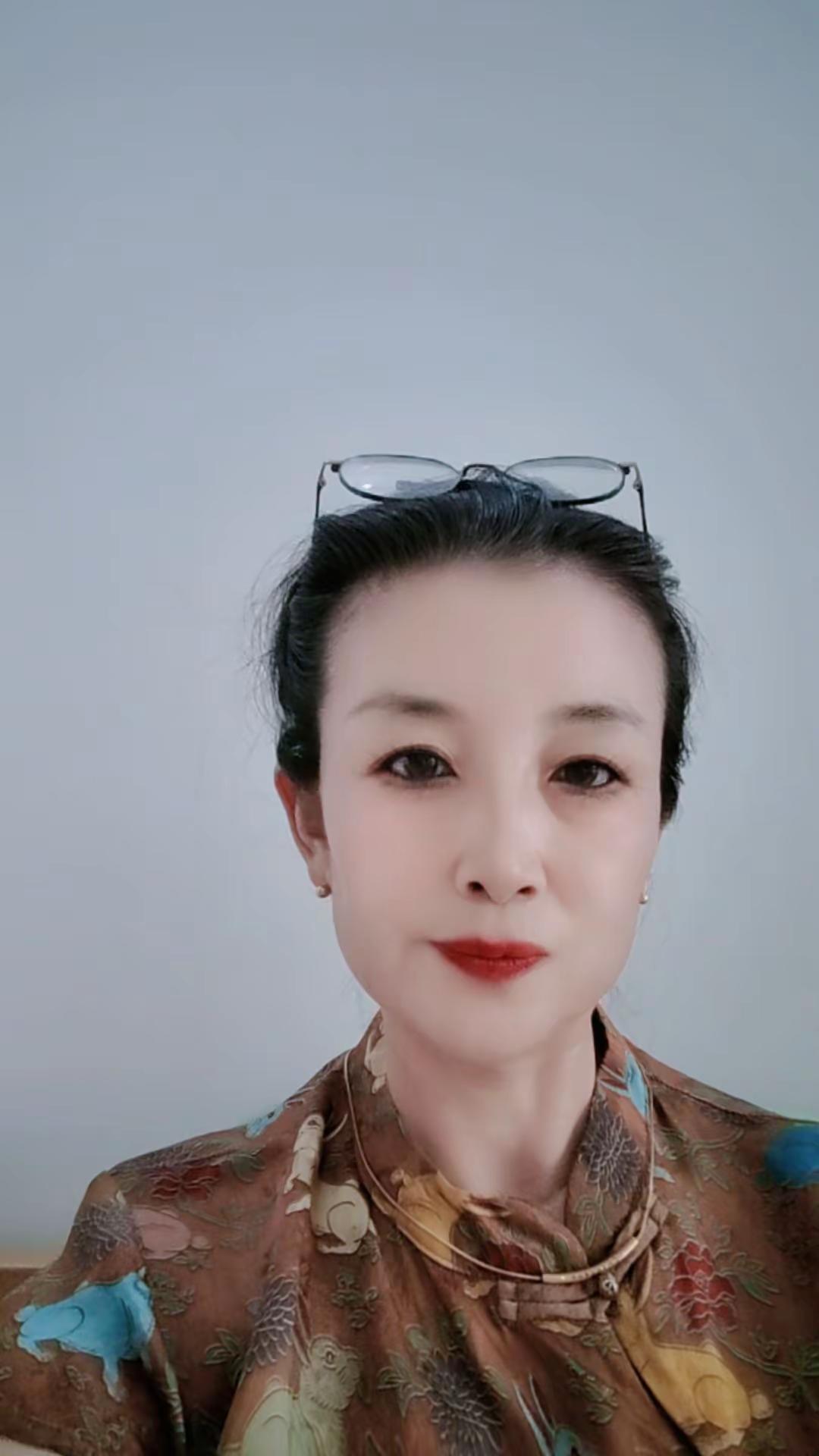 我是人不是神，你伤害我一分，我的心就会疼一分，我不是动物，你给块肉我就吃饱了，我