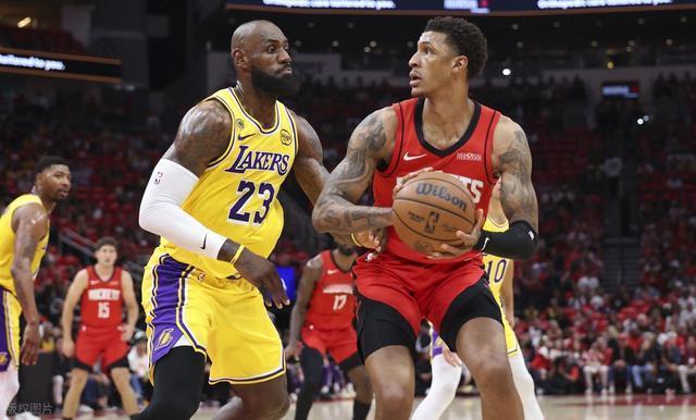 本以为捏到个软柿子，没想到碰到了硬骨头。连个湖人超级残阵都打不过，火箭队彻底绝望