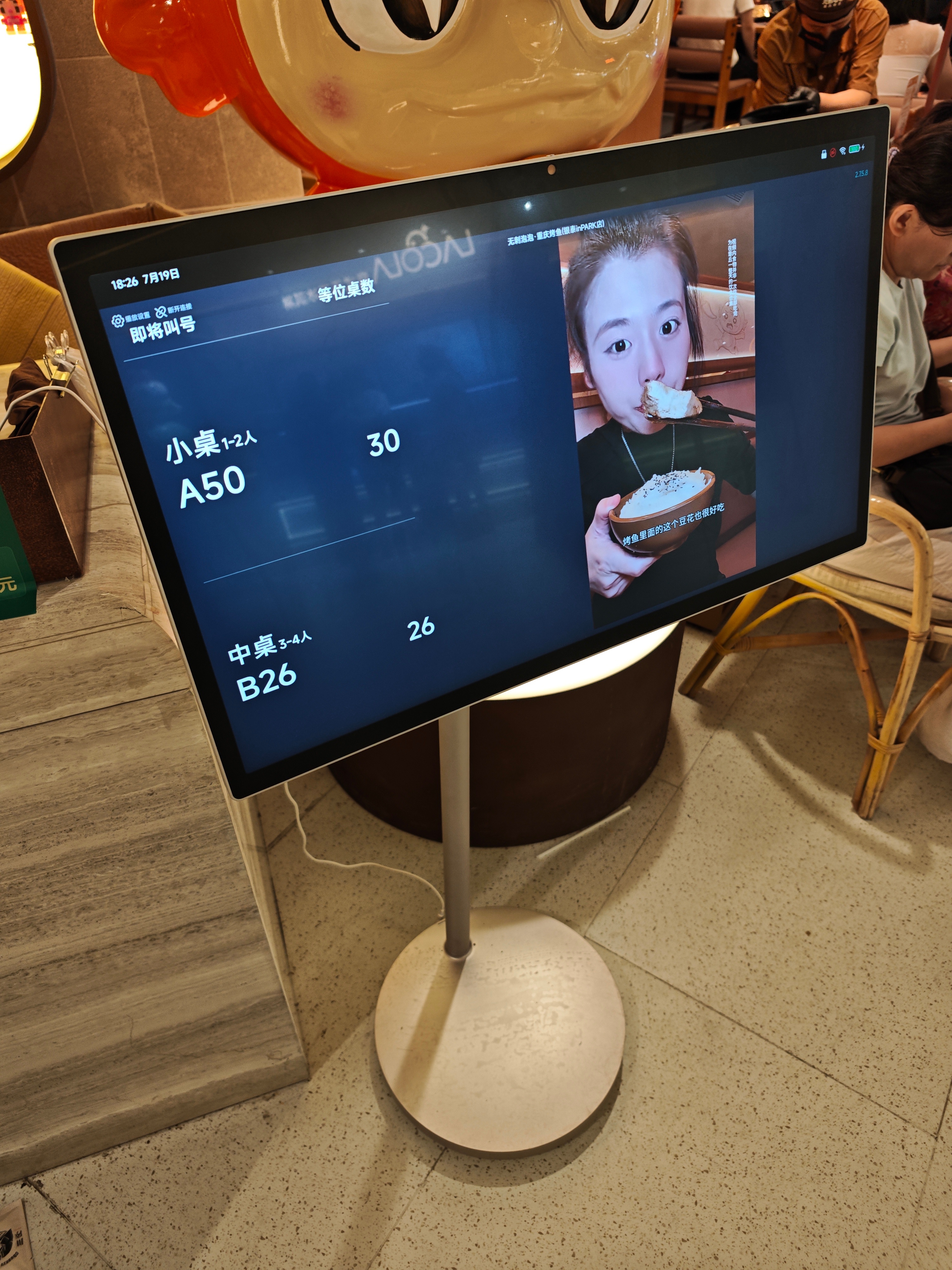 小米闺蜜机这个产品上市后不温不火，主要是屏幕和配置对极客用户来说差点儿意思今天去