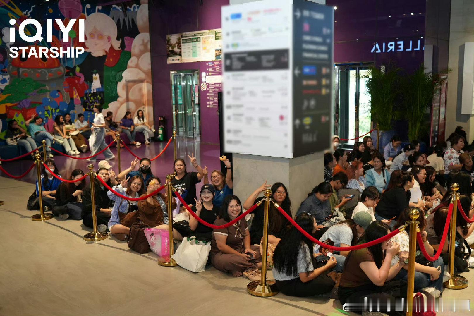 丞磊和泰国粉丝握手我真的会嫉妒到扭曲！那位和丞磊握手的泰国粉丝，上辈子是不是拯救