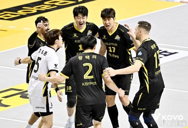 国际排坛动态韩国排球KB保险3-0（25-19/25-21/25-20）三星火灾