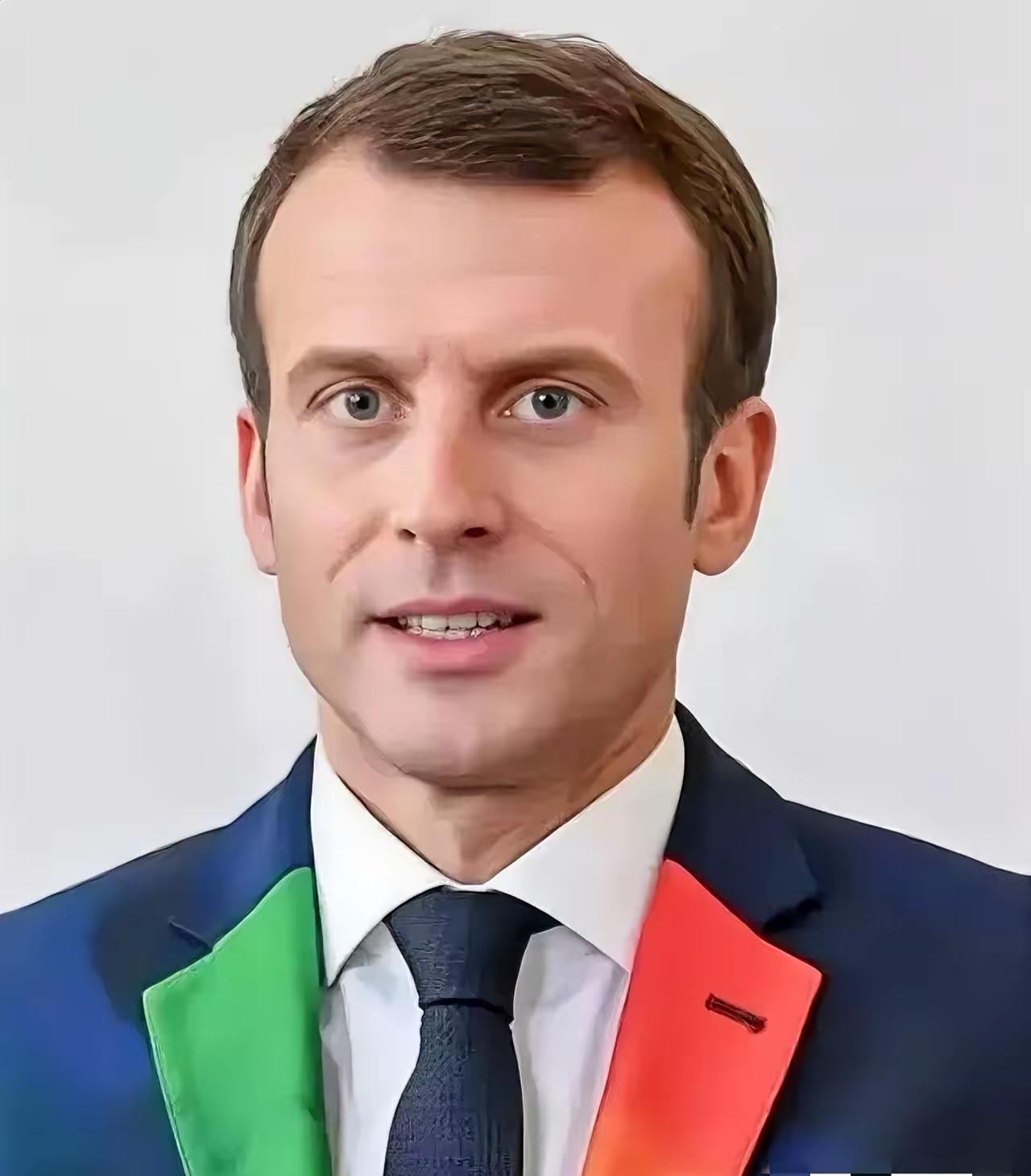 法国总统马克龙，看看真的让人想笑，也很无语，爱表现刷存在感变色龙不说，坏点子很多