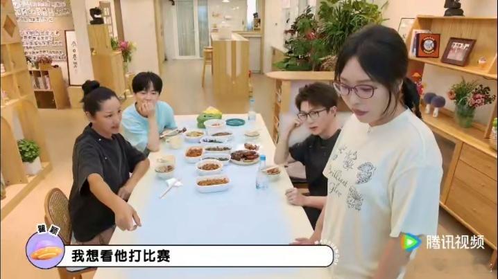 瞿颖想看李现打网球比赛瞿颖夸李现网球动作漂亮 瞿颖没认出李现，不是脸盲，是被球技