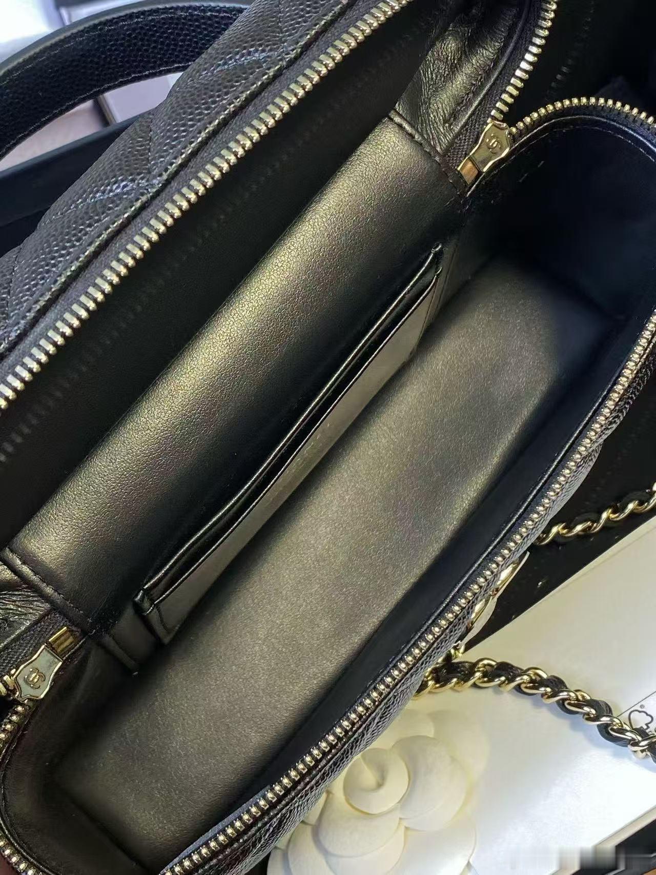 发现一家品质店铺  出入专柜无压力 花小钱 办大事  联系方式Jun-0000Y