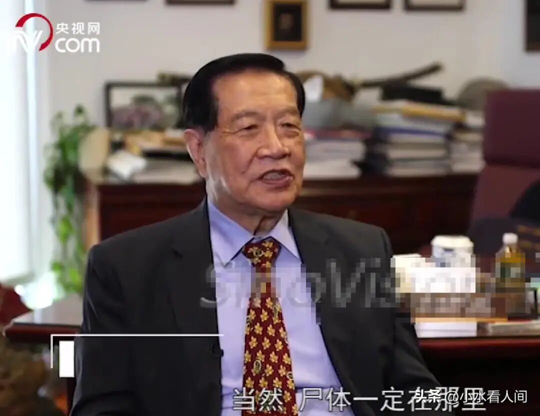 李昌钰落叶归根安葬扬州  10月18日重阳节，细雨霏霏，李昌钰博士的夫人蒋霞萍抱