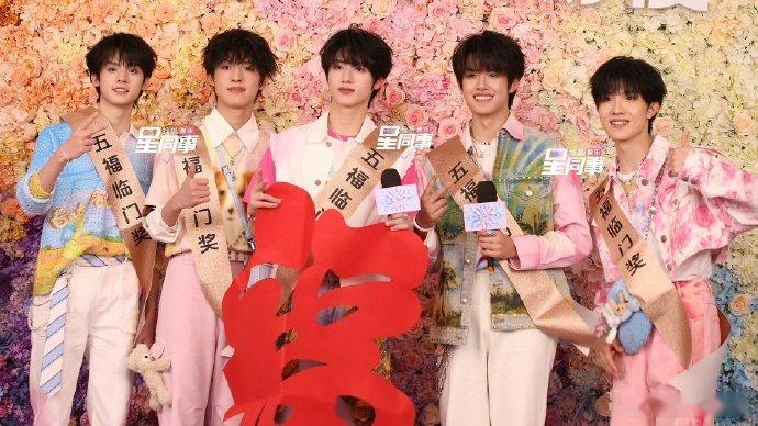 #TOP登陆少年美好奇妙夜采访图##登陆少年美好奇妙夜采访图#TOP登陆少年组合