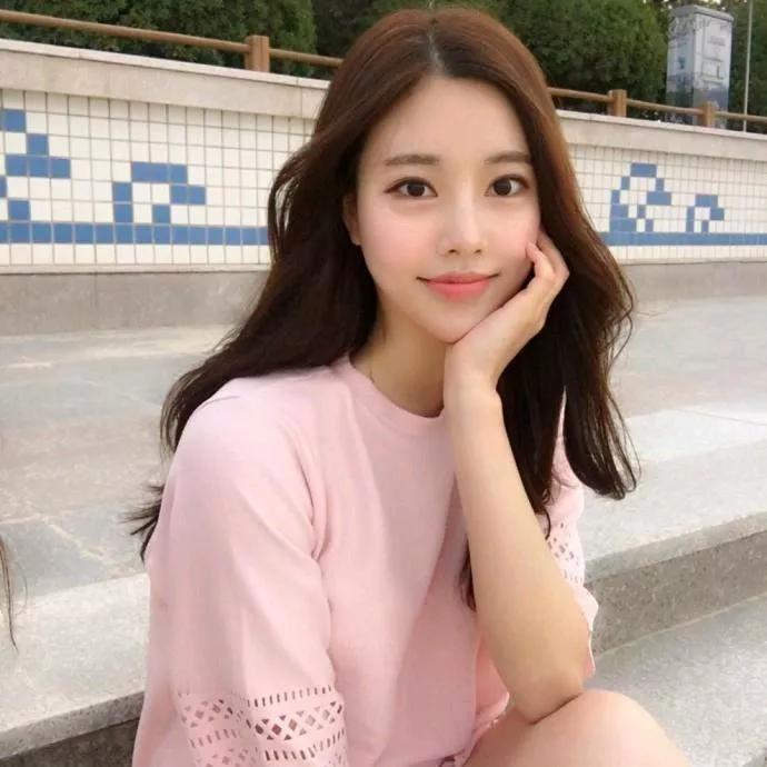 粉色甜美少女风，微笑如阳光般温暖！少女感笑容 少女感微笑女孩 嫩粉色系穿搭 温柔