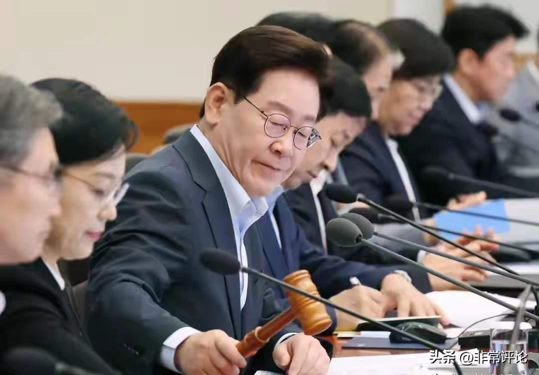 特朗普敲打韩国。
北京时间8月17日凌晨，特朗普发长文表态。他称自己和金正恩关系