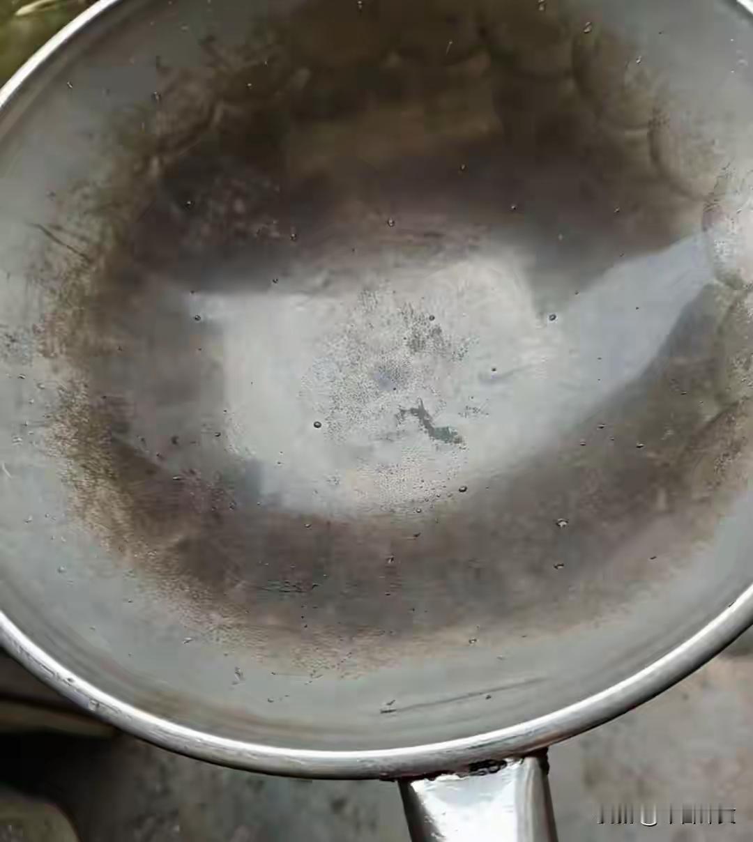 一口30年的不锈钢锅复活！60元的“传家宝”凭什么刷屏？

一口用了近30年依然