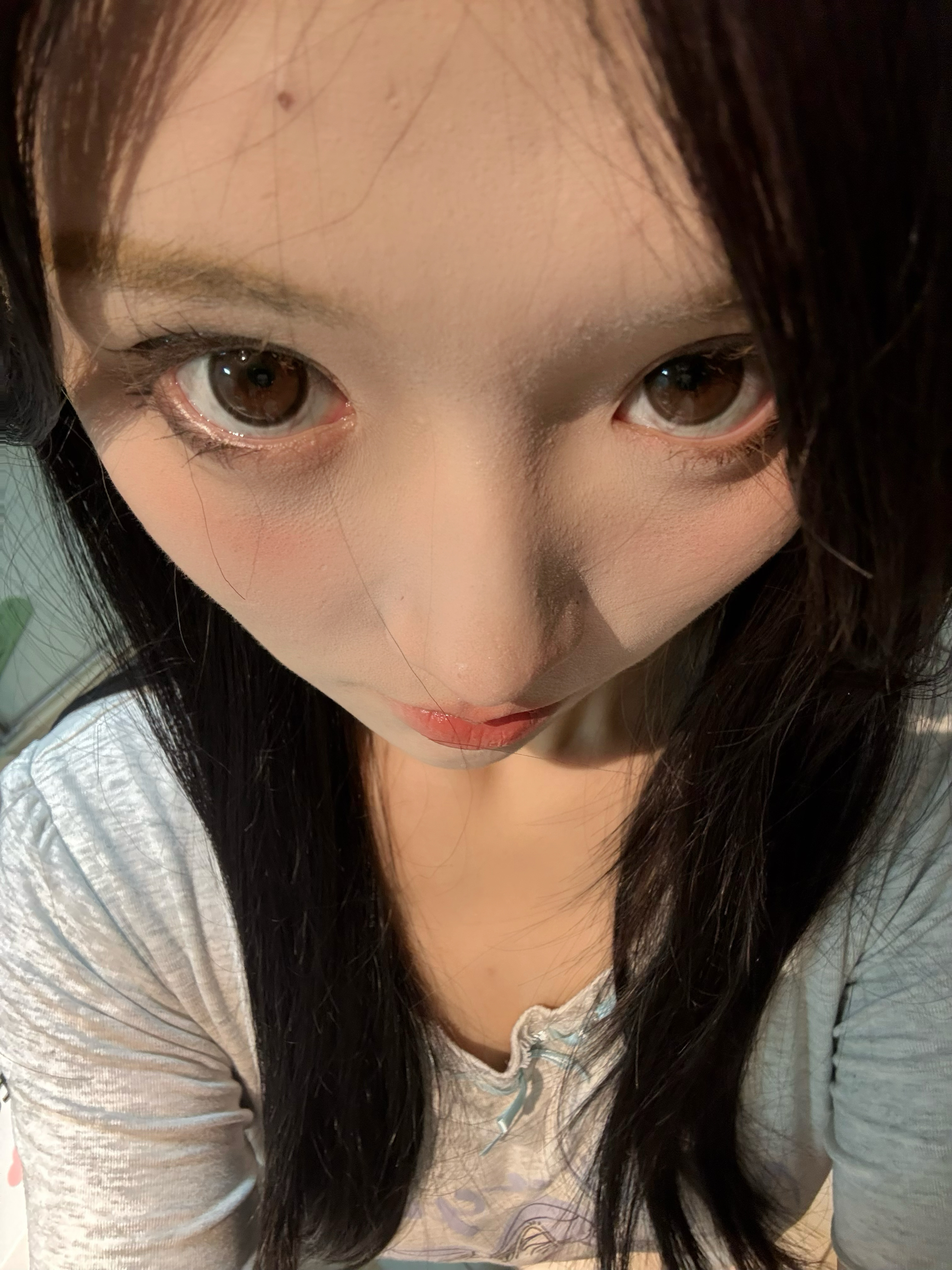 盯......... 