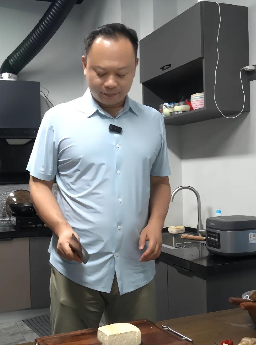 军事博主听风的蚕怎么跟相声大师郭德纲扯上关系了？据说老蚕要为郭德纲提供法律援助？