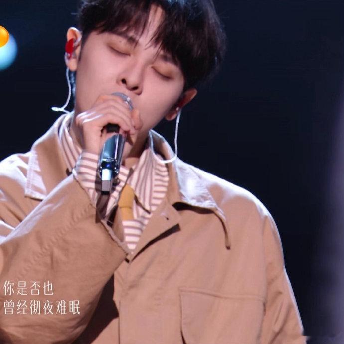 歌手直播尤长靖好漂亮的高音越来越喜欢尤长靖的舞台，高音优美动人，擅长用声音传递细