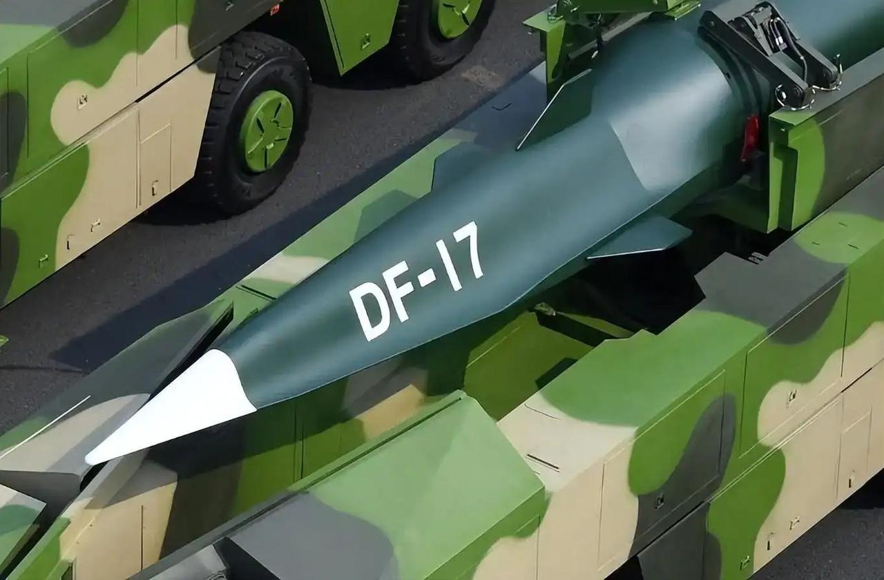技术核心
东风-17是全球首款正式服役的高超音速滑翔武器系统，采用先进的乘波体气