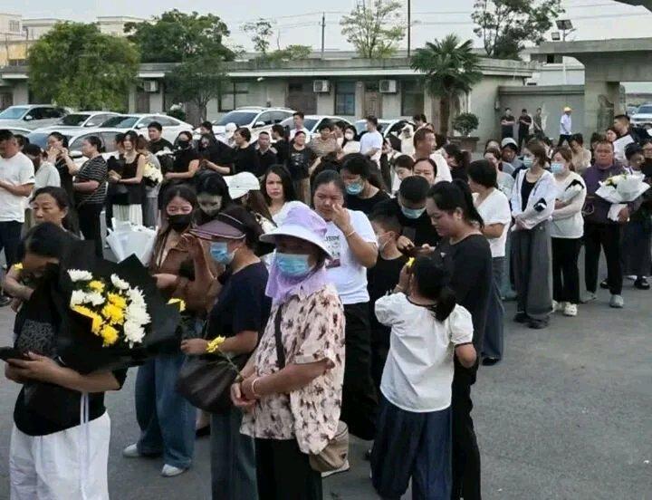 太痛心了！江苏沭阳39岁儿科医生杨国辉骑自行车锻炼时心脏骤停离世。8月16日，近