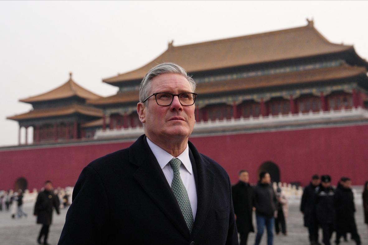 英国似乎很有“自知之明”，斯塔默来到中国后，英国《天空新闻》说：“坦率地说，在中