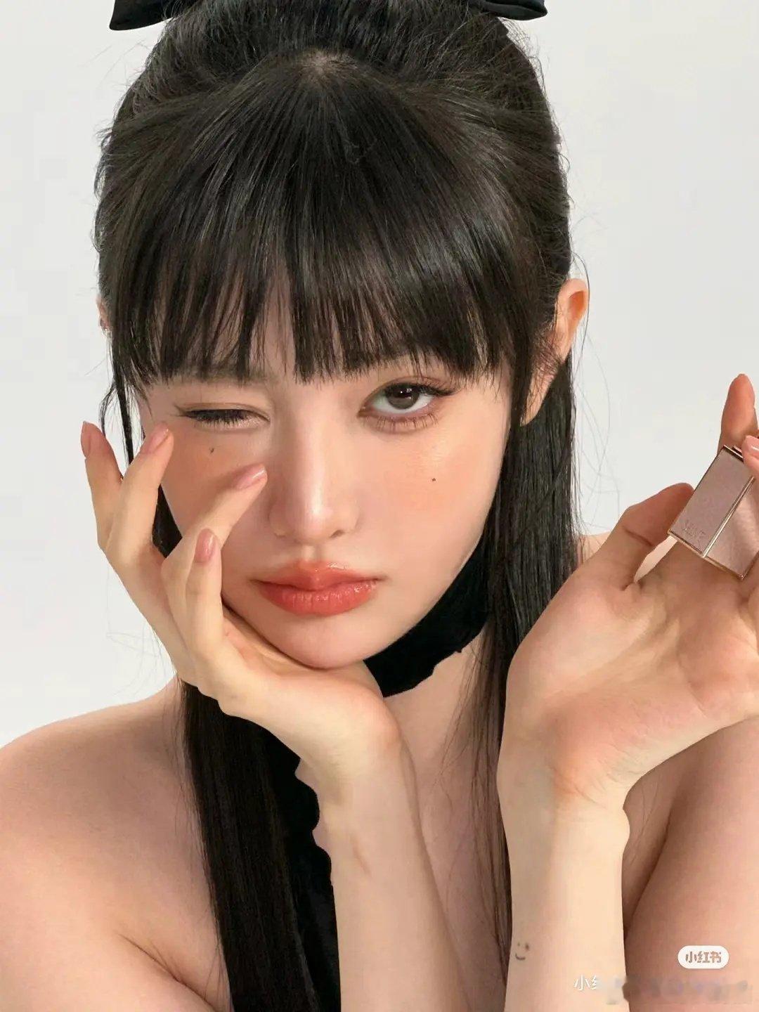 他女友真的是可以出道的长相了 ​​​