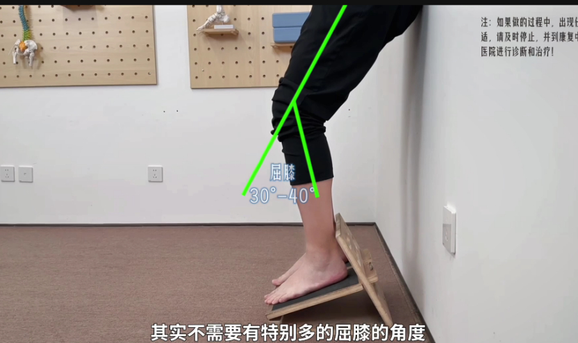 踇外翻 【踇外翻康复】很多朋友有𧿹外翻的困扰，而且常常两只脚外翻程度还不一样，