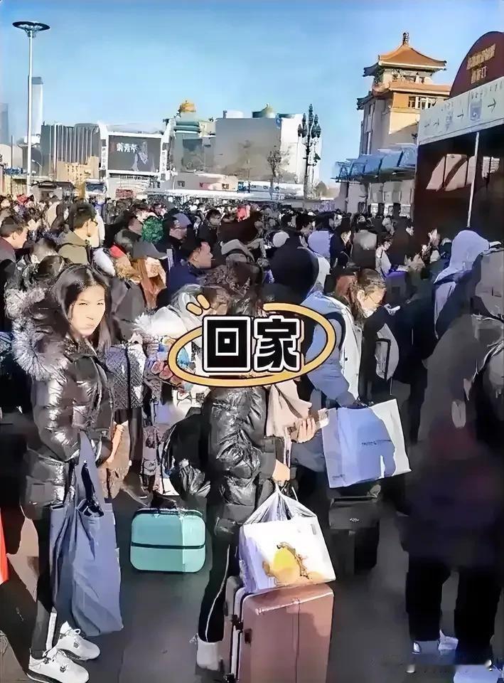 【无题】
腊月叩开新年门
游子返乡报佳音
父母妻儿翘手盼
盼望亲人早回村
七绝原