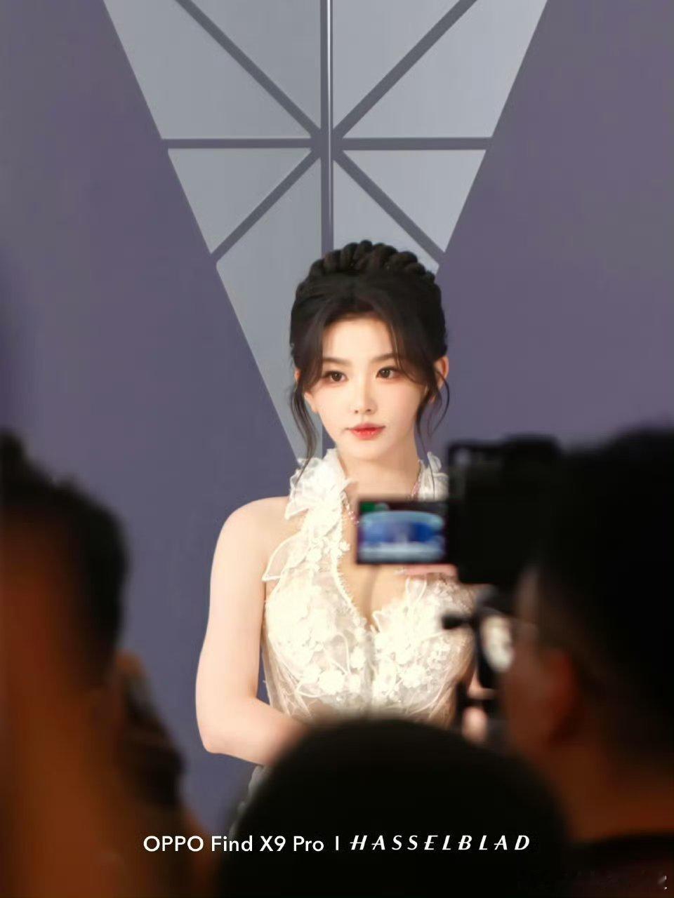 时尚之夜孔雪儿喻言宋轶红毯怼脸生图 美女们百花齐放的美啊！ 