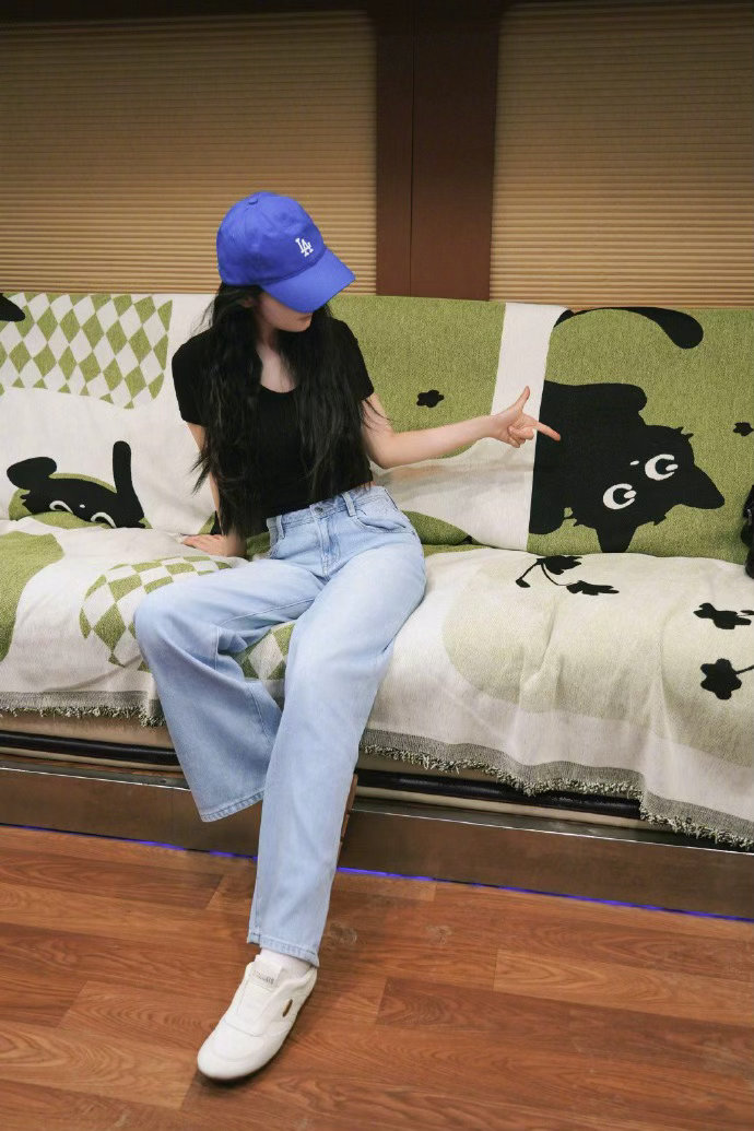 杨幂江山大同剧组日常碎片杨幂把温柔与欢喜悄悄打包 杨幂江山大同剧组日常碎片，杨幂