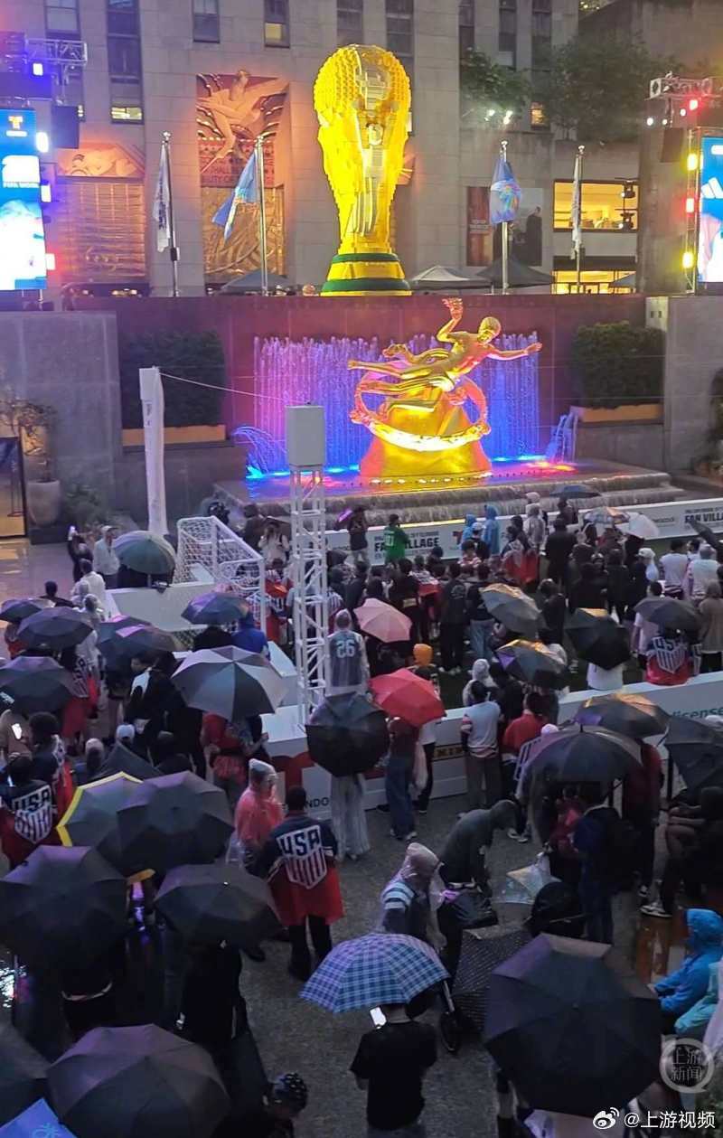 #美红牌缓刑比利时球迷集体不满#【阿汤哥跑世界杯 | 细雨中探访纽约球迷村：比利