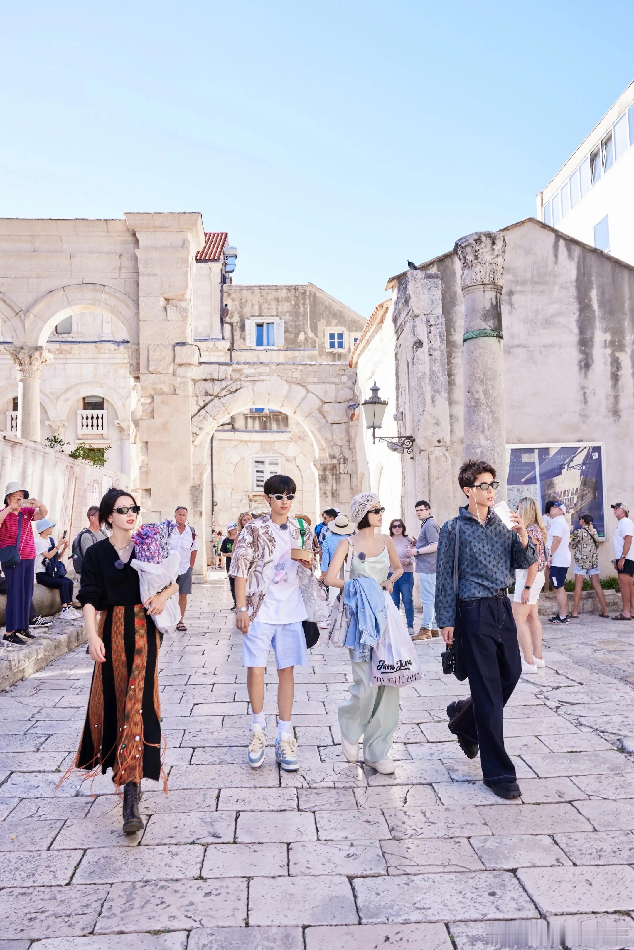 花少摄影师发了99张北斗七星新图在2025年末还能看到时隔两年的北斗七星新图，花