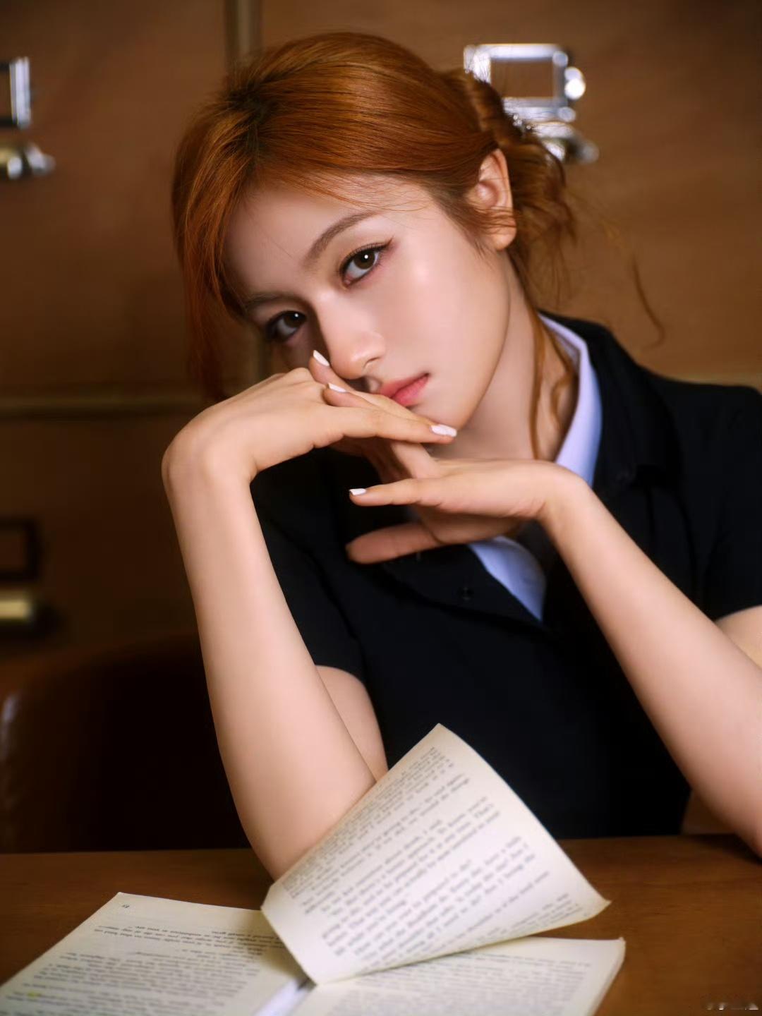 李兰迪染了脏橘色李兰迪美式球队写真李兰迪美式球队写真，这太美了，美死啦 ​​​