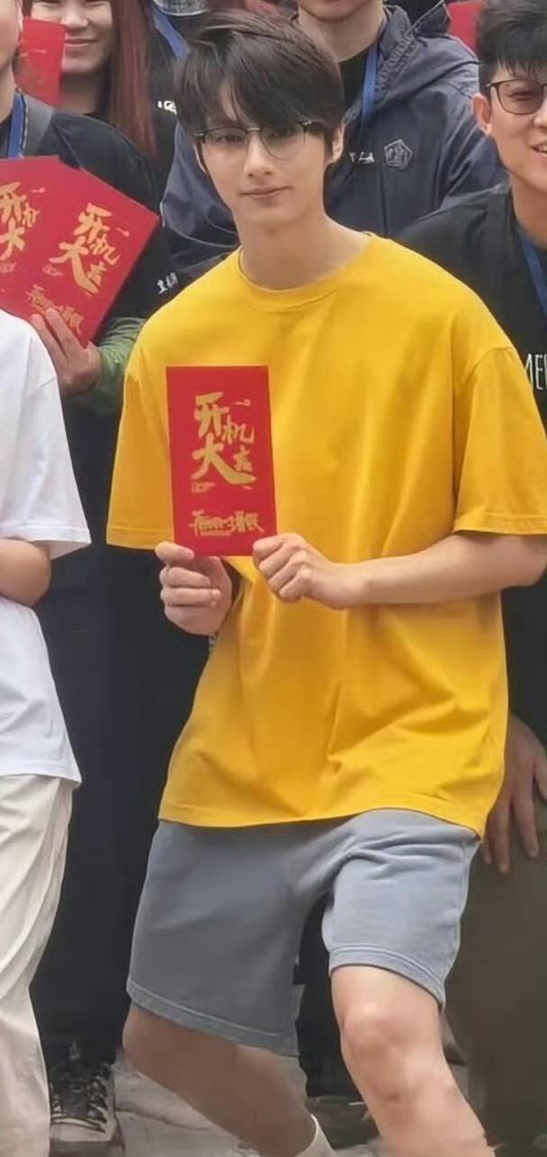 文俊辉再给我一个暑假 开机大吉🧧！平安顺利