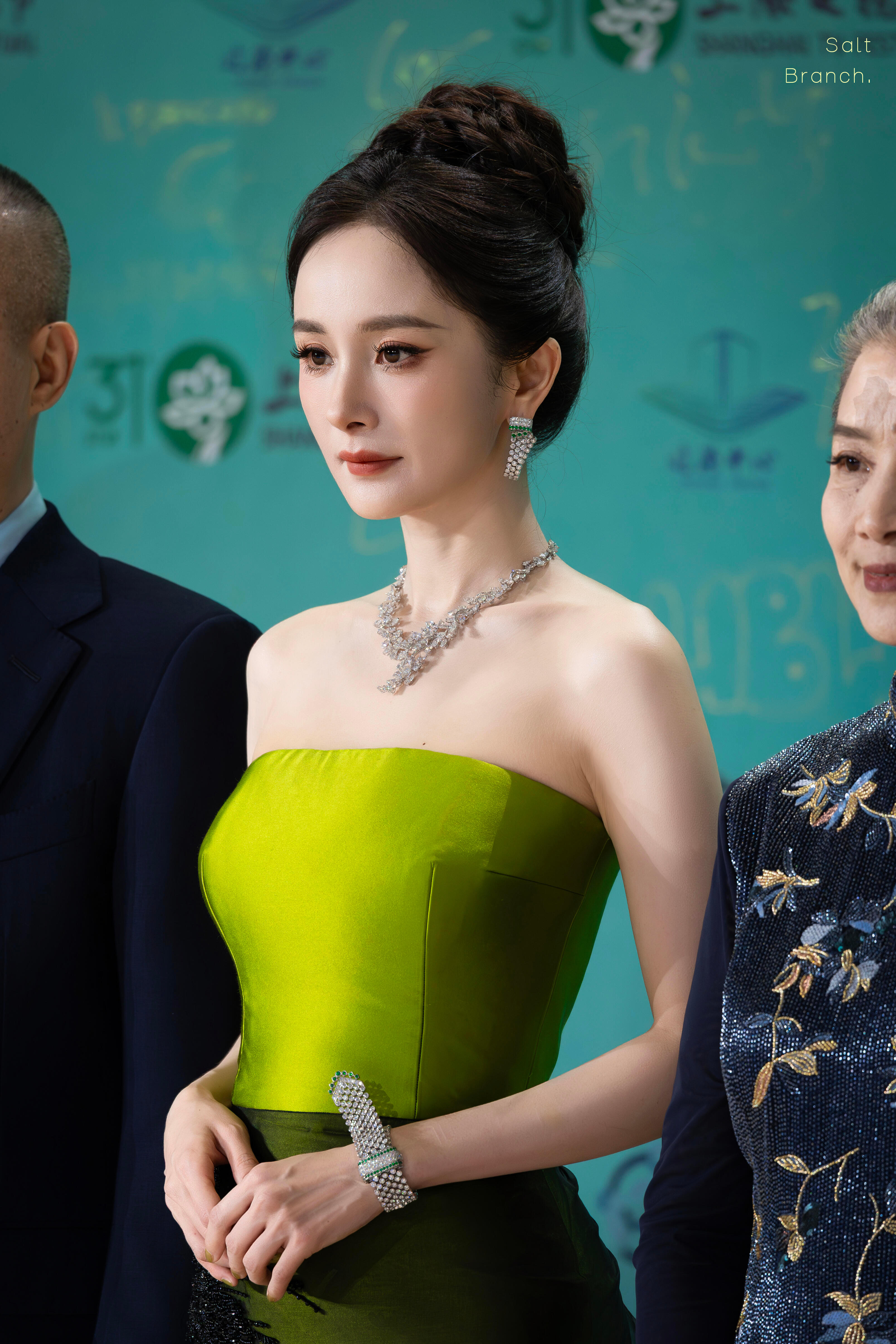 杨幂   眼前一亮！ 