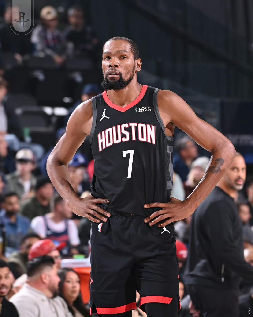 三节火箭82-98快船，落后16分。火箭vs快船