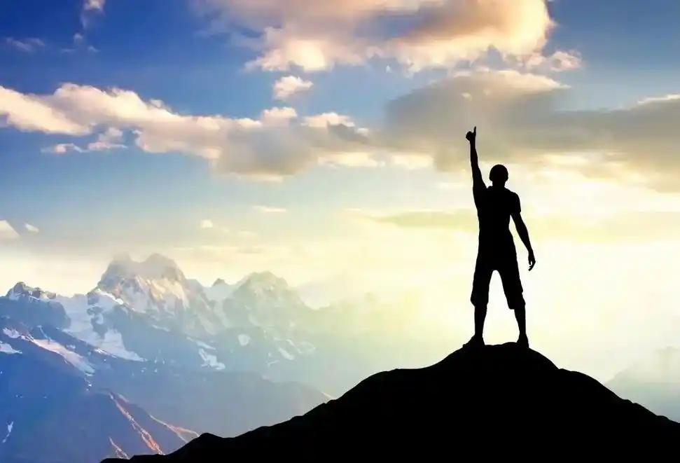 一个男人立得住的10样东西，少一样都不行

1、把烟酒控住，是自律——能管住嘴的