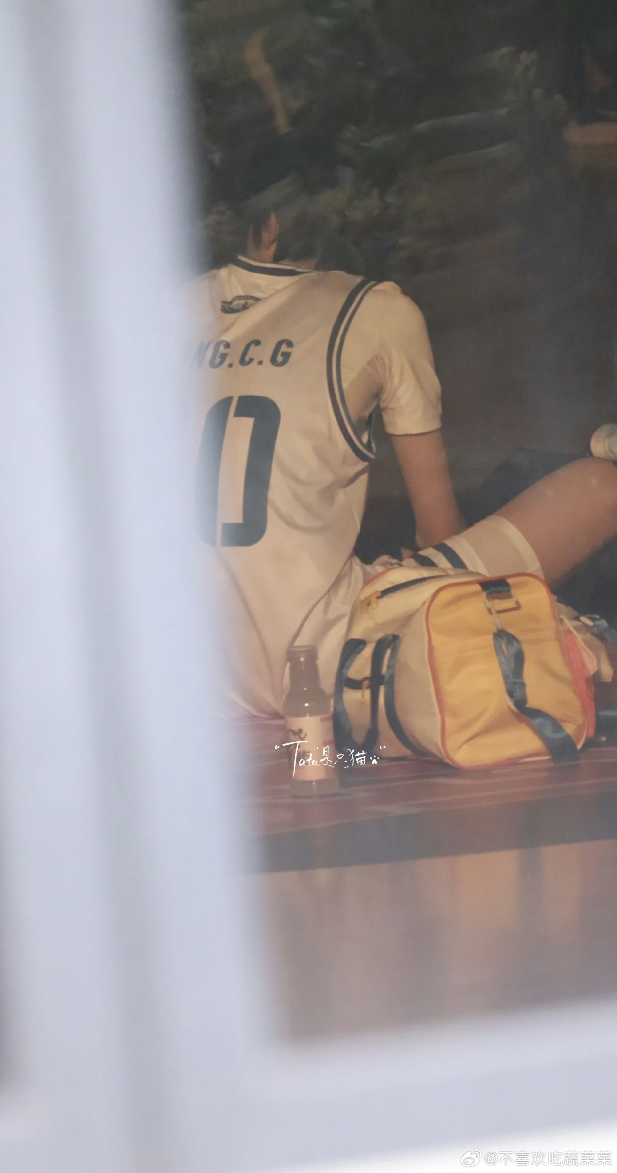 tg 就是汗湿湿的躺在一起的 不要再发了 手机都有味了 