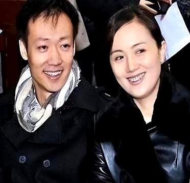 守了32年的感情，难道还抵不过营销号开局一张图？
刚失去挚爱一年多，就被强行扣上