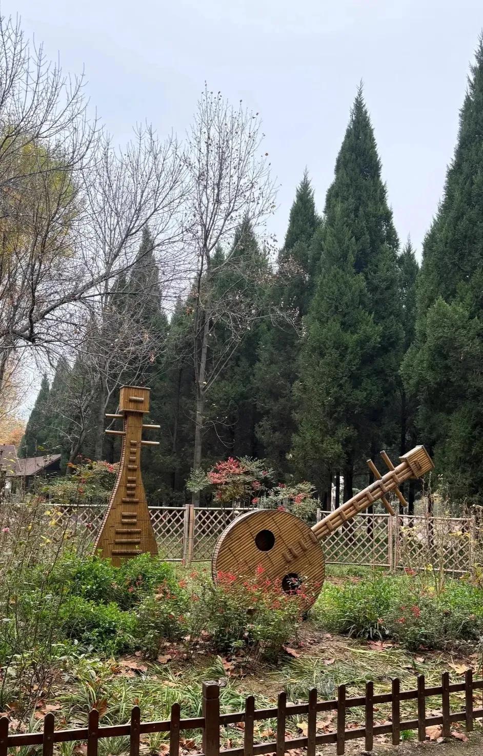 任何关系都会变化，因为利益与好处是流动的。

没有永远的朋友，只有永远的利益。