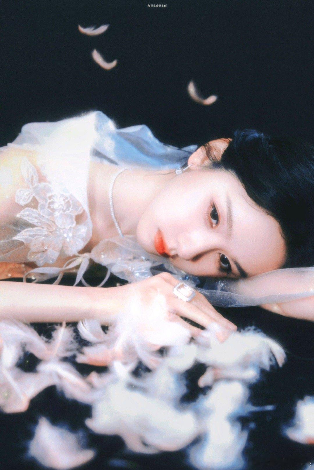 #陈都灵[超话]# 谁懂陈都灵这个五官的优越程度，真的是温柔似水的大美女啊，对于