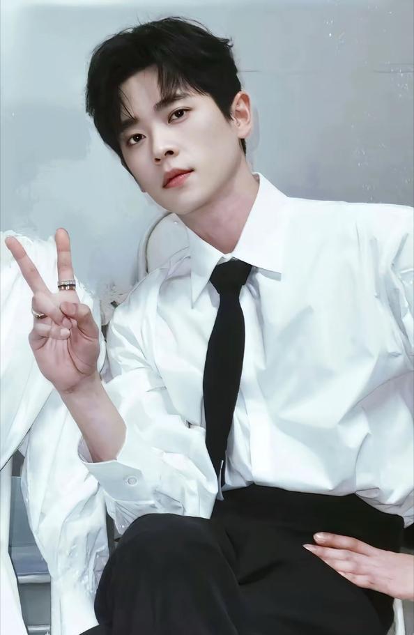 人算不如天算，本想捧红男主，结果却让男二上了桌！

罗云熙就是典型例子，从《香蜜