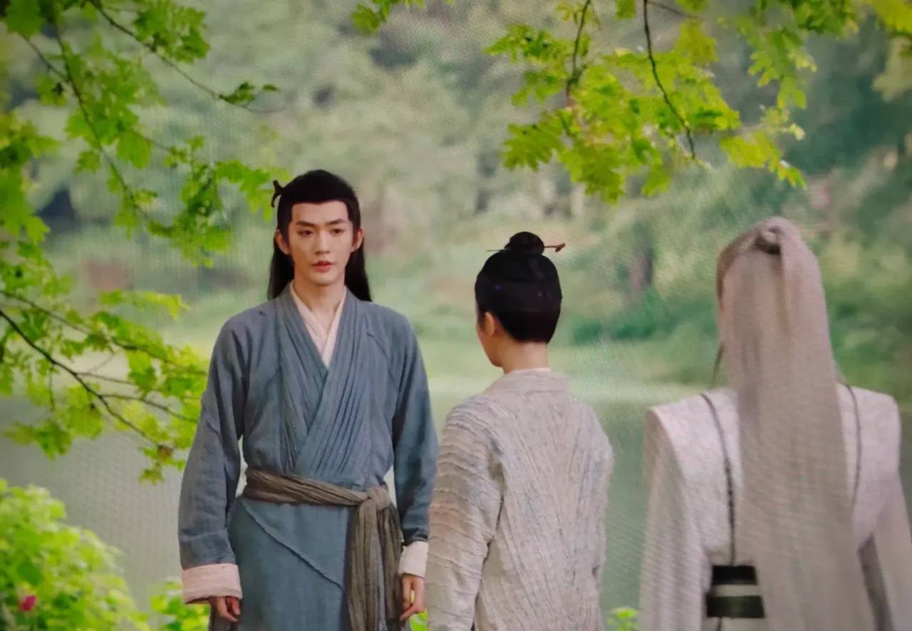 二刷时发现，小夭并不是唯一见过相柳真容的人呀。因为还有十七呀！十七也见过！在西炎