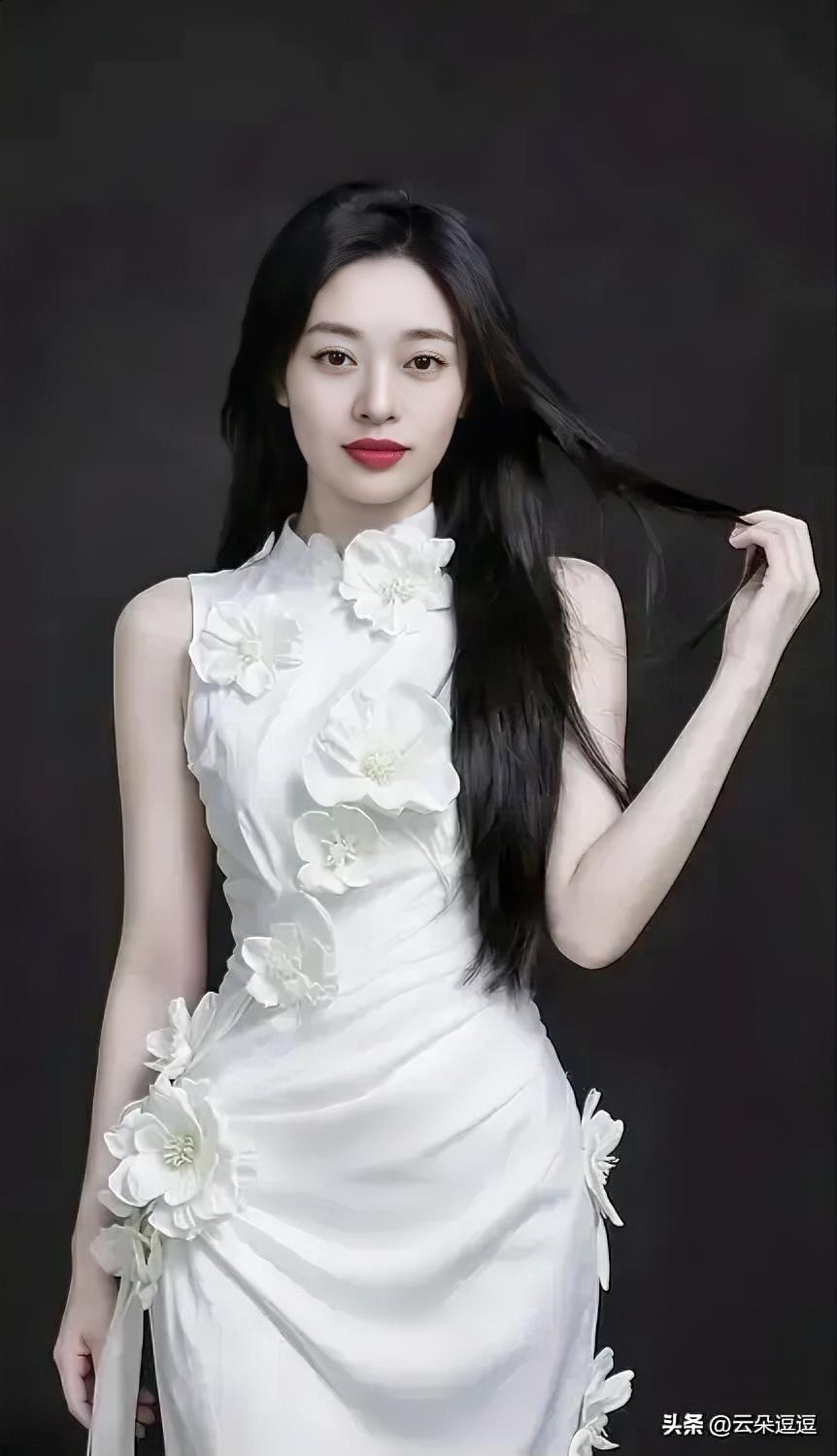 优雅白裙，花团锦簇，气质如兰早晨起床,到底喝温水还是凉水?