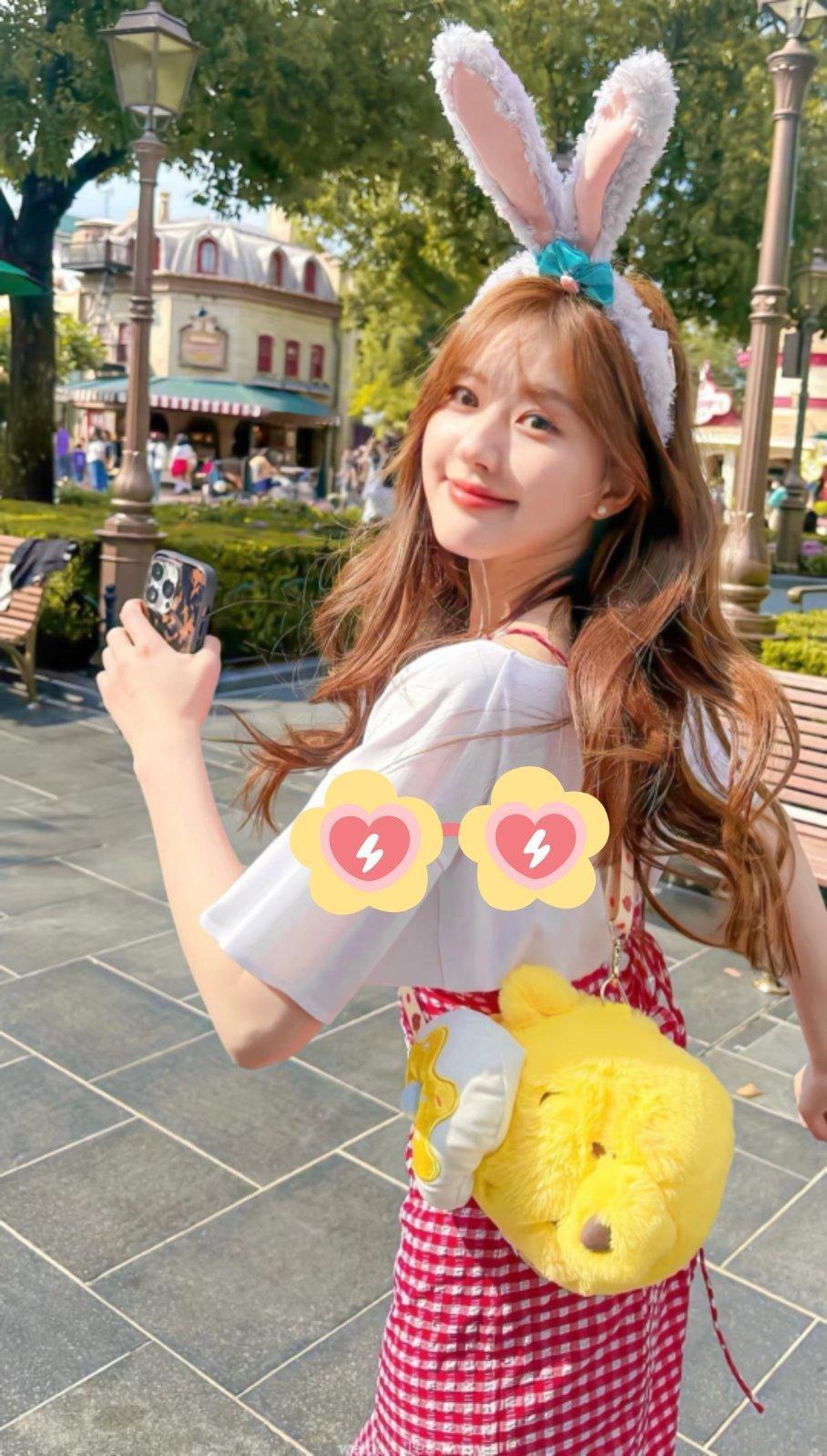 有没有发现，当一个艺人受尽压榨的时候。。。。。只有粉丝是他的靠山。。。。利益面前