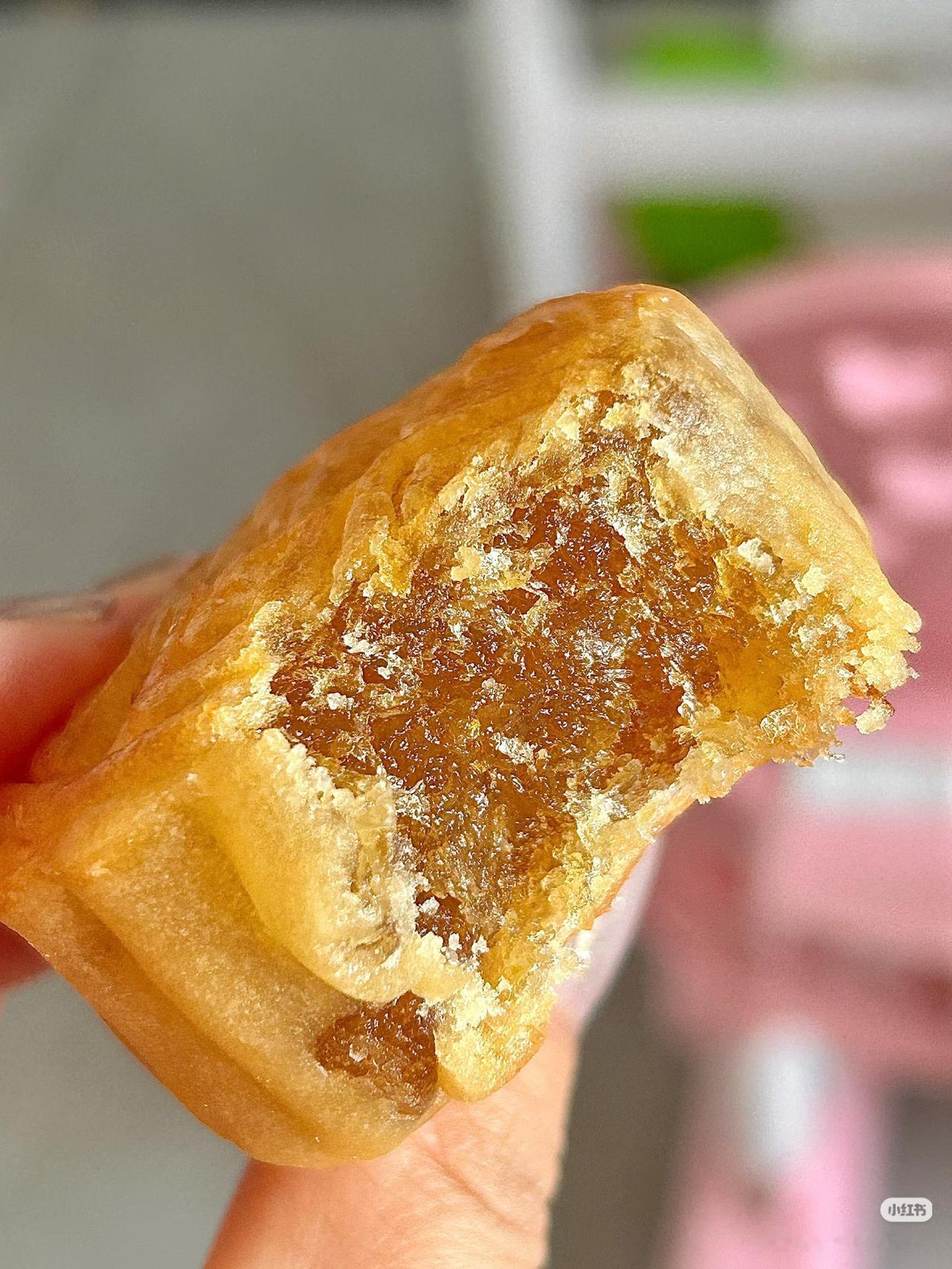 最爱吃水果馅的月饼，不太甜不太腻，有淡淡的水果香味