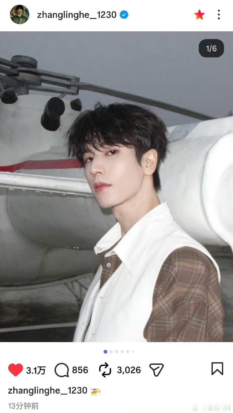 张凌赫ins更新动态，和直升机合照，卷毛造型的飞行员，帅得太权威了，一眼沦陷了！