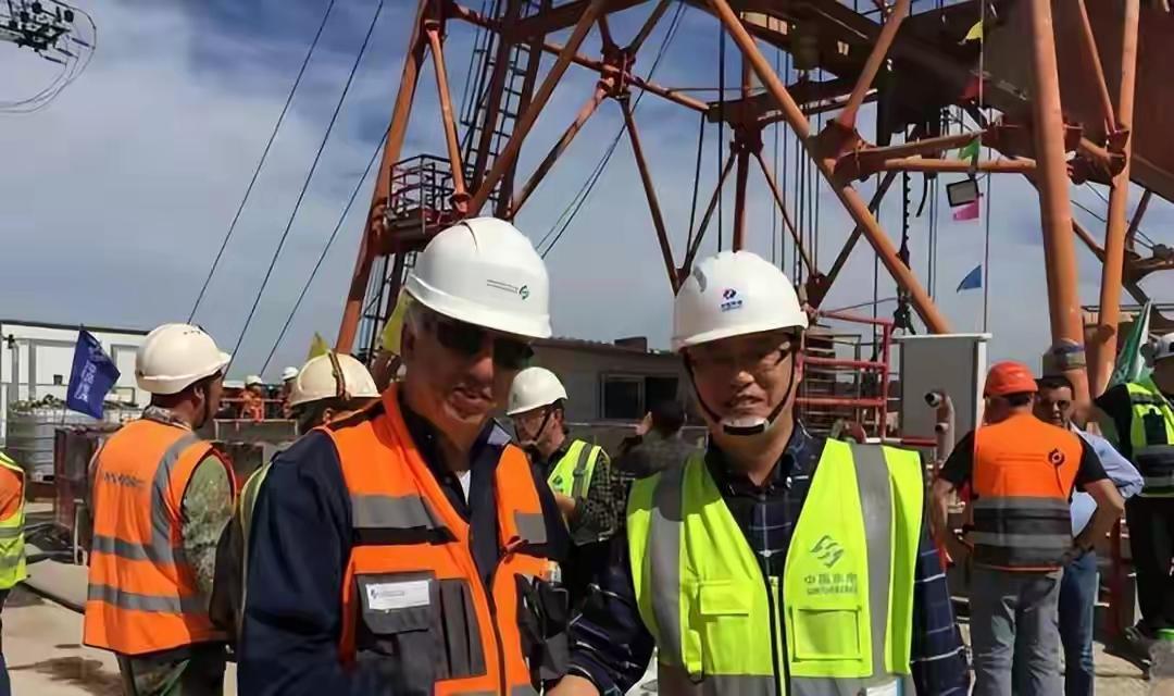 在以色列的中国民工说他们现在的状态，是白天干不了活，晚上睡不了觉。这也是所有以色