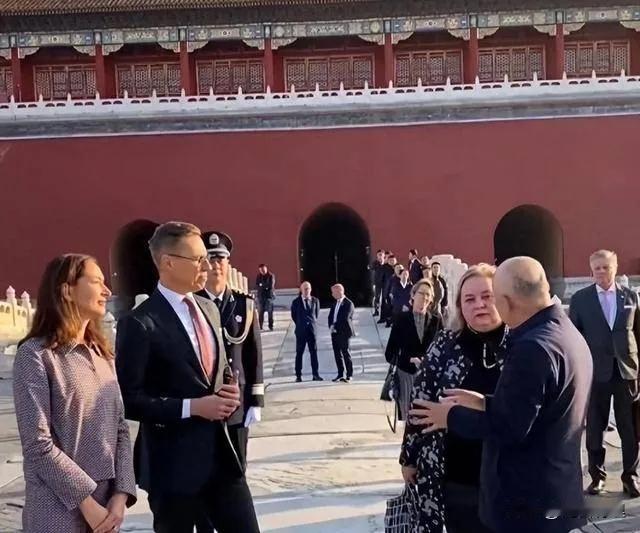 打破17年僵局！芬兰总理带团来华，放下纠结，终究是生意大过天。

昨天看新闻，发