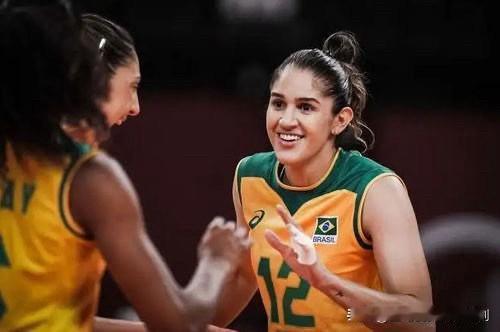 新赛季女排外援汇总（截止12月4日）
上海女排：🇨🇦范瑞克，🇷🇺沃龙科娃